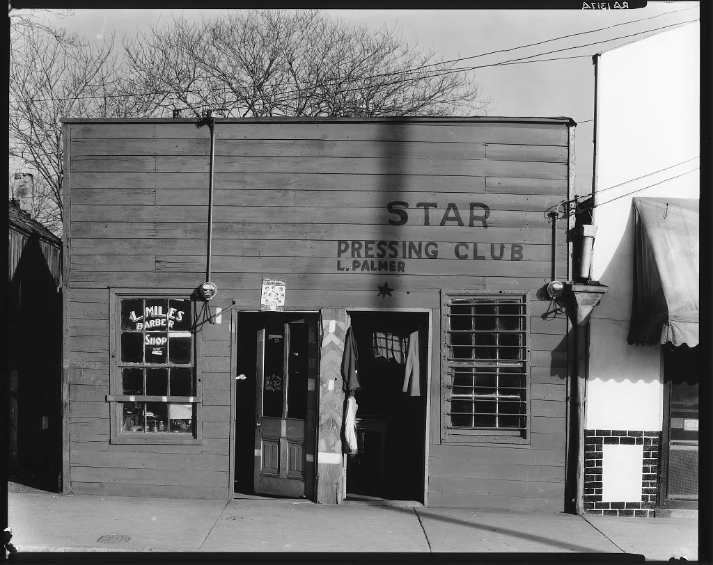 Shop fronts, laundry and barber shop. Vicksburg, Mississippi. Negro…, 1936